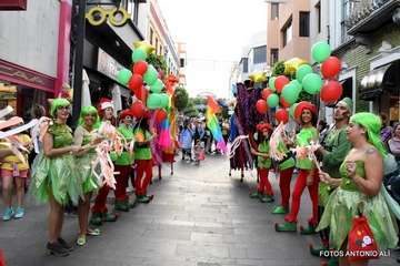 Papá Noel recibe el cariño de cientos de niños de Telde (Foto Antonio Alí y TA)